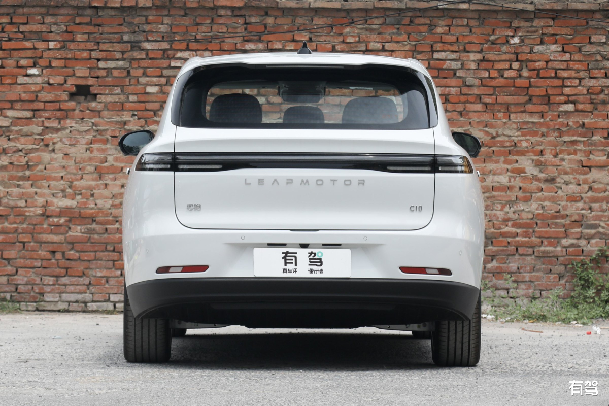 零跑 C10